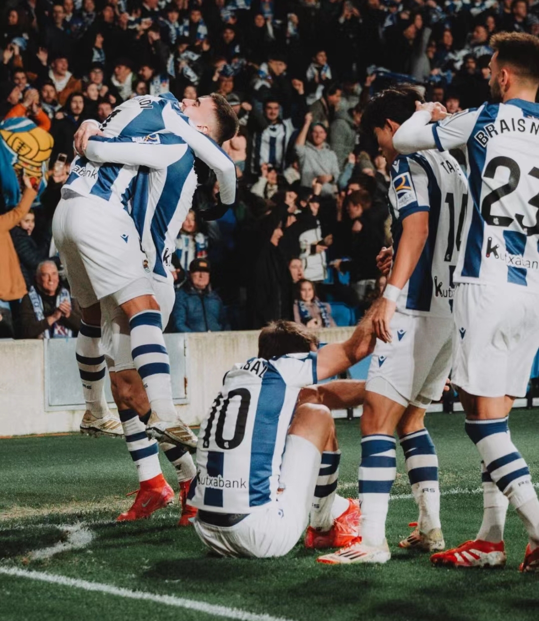 开云-德布劳内在巴塞罗那比赛中反败为胜，败北引发热议！-开云